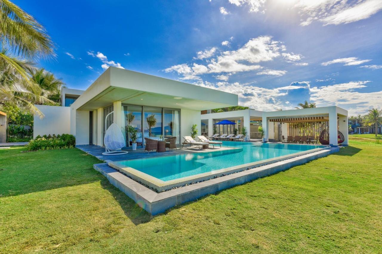 Luxury Pool Close To The Private Villa *